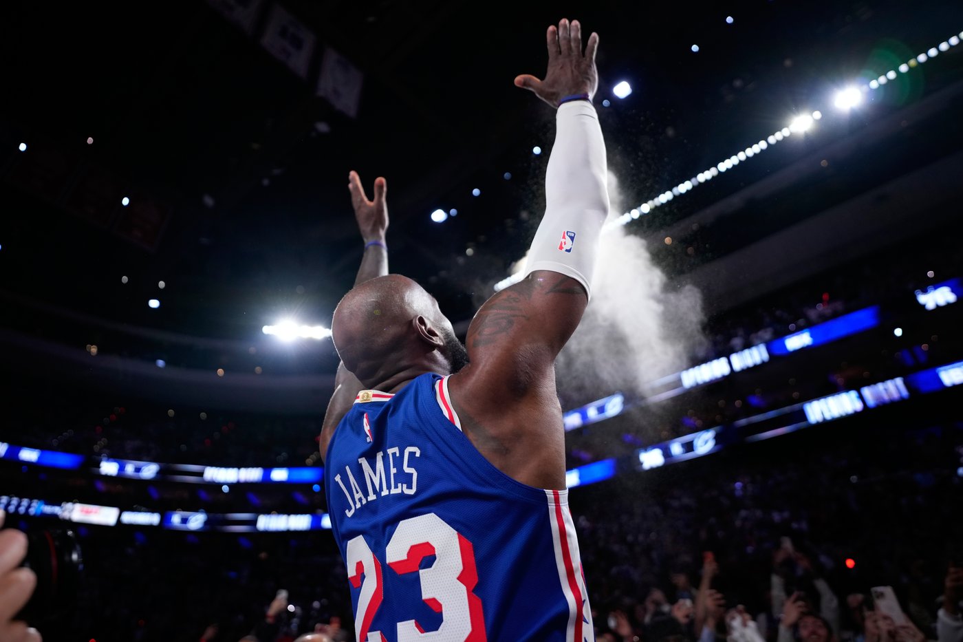 Trump blasts 76ers star LeBron James as 'disgrace' for not standing still during national anthem | iNFOnews.ca Trump blasts 76ers star LeBron James as 'disgrace' for not standing still during national anthem | iNFOnews.ca