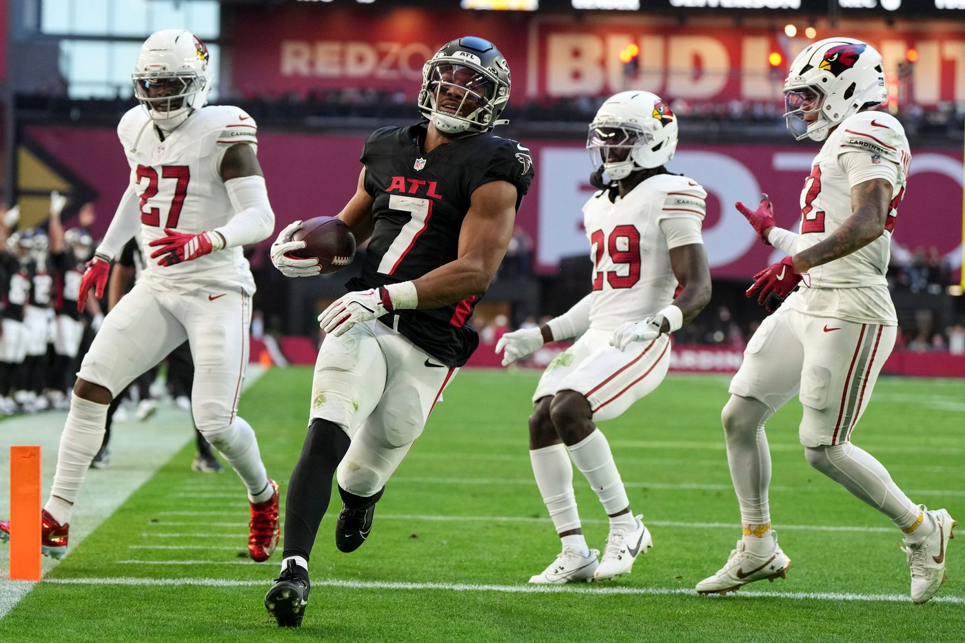 Bijan Robinson becomes 3rd Falcons player with 2,000 scrimmage yards in a season | iNFOnews.ca