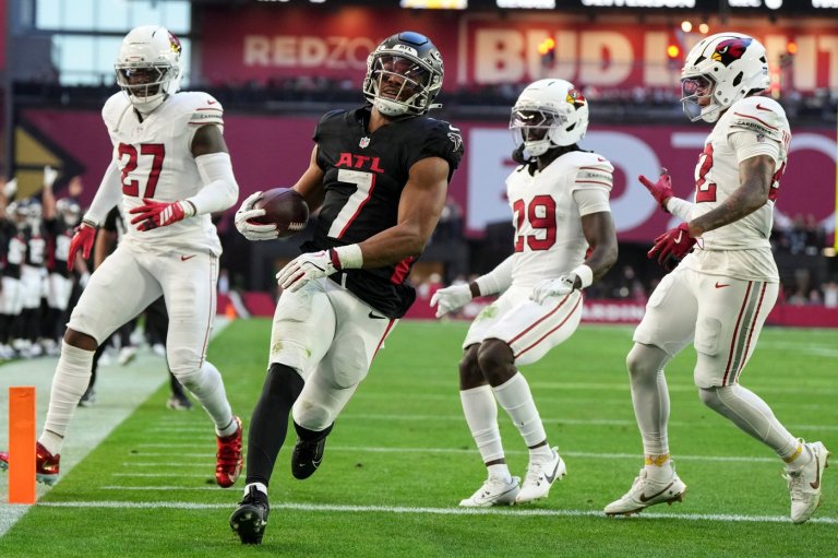 Bijan Robinson leads Falcons to 2nd straight win, 26-19 over woeful Cardinals | iNFOnews.ca
