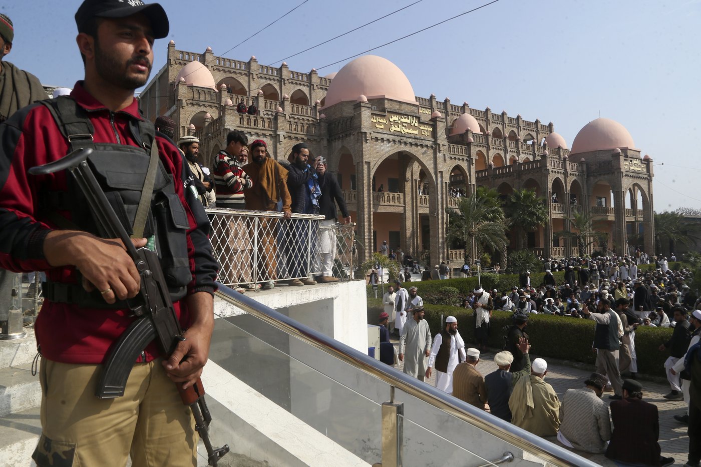 Thousands of mourners attend funeral of Taliban-linked cleric killed in Pakistan suicide blast | iNFOnews.ca Thousands of mourners attend funeral of Taliban-linked cleric killed in Pakistan suicide blast | iNFOnews.ca