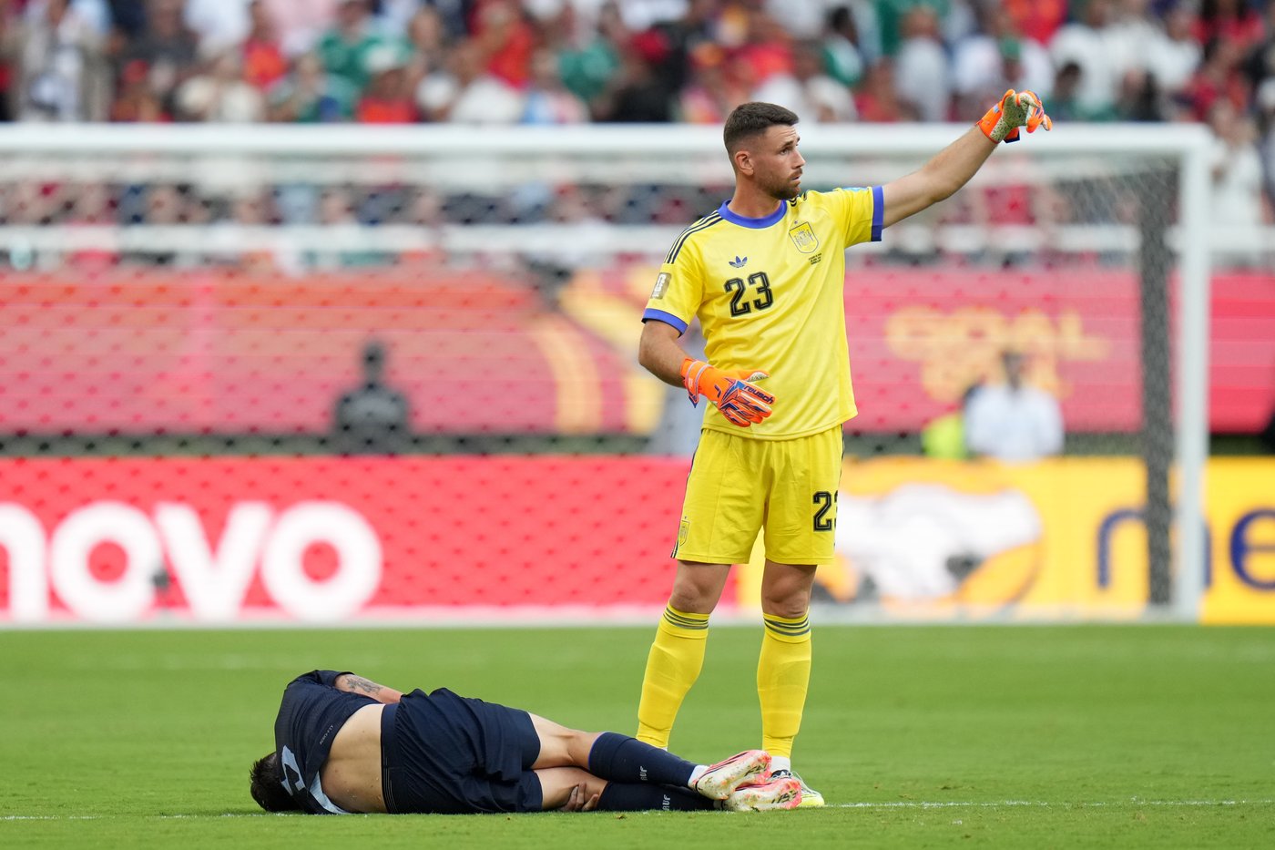 Uruguay and Man United midfielder Manuel Ugarte sustains knee ligament damage at the World Cup | iNFOnews.ca