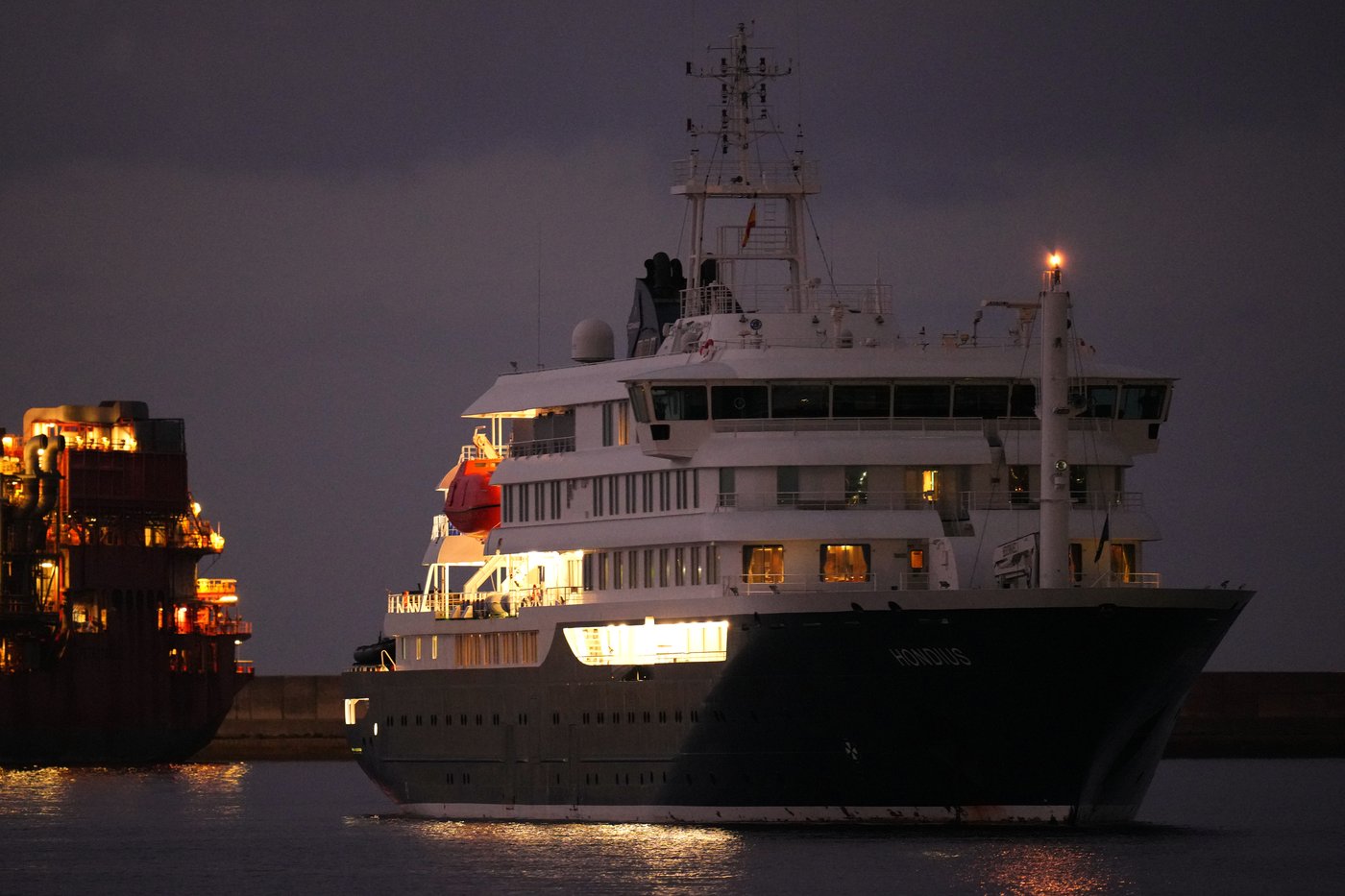 Hantavirus-stricken cruise ship arrives at Tenerife in Spain's Canary Islands | iNFOnews.ca