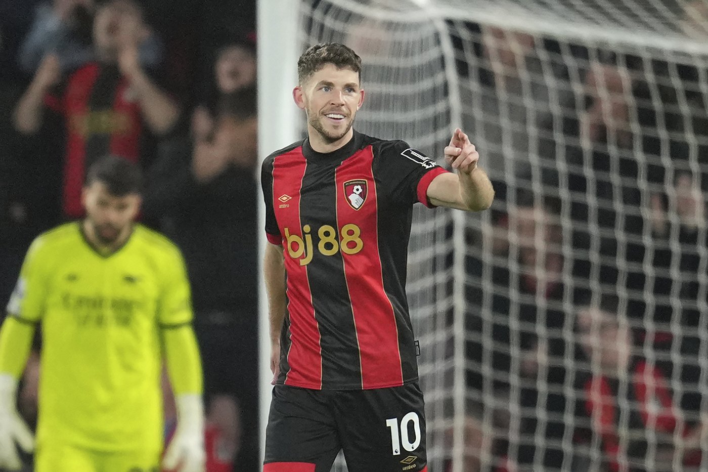 Arsenal stunned by Bournemouth and Garnacho sparks Man United comeback | iNFOnews.ca