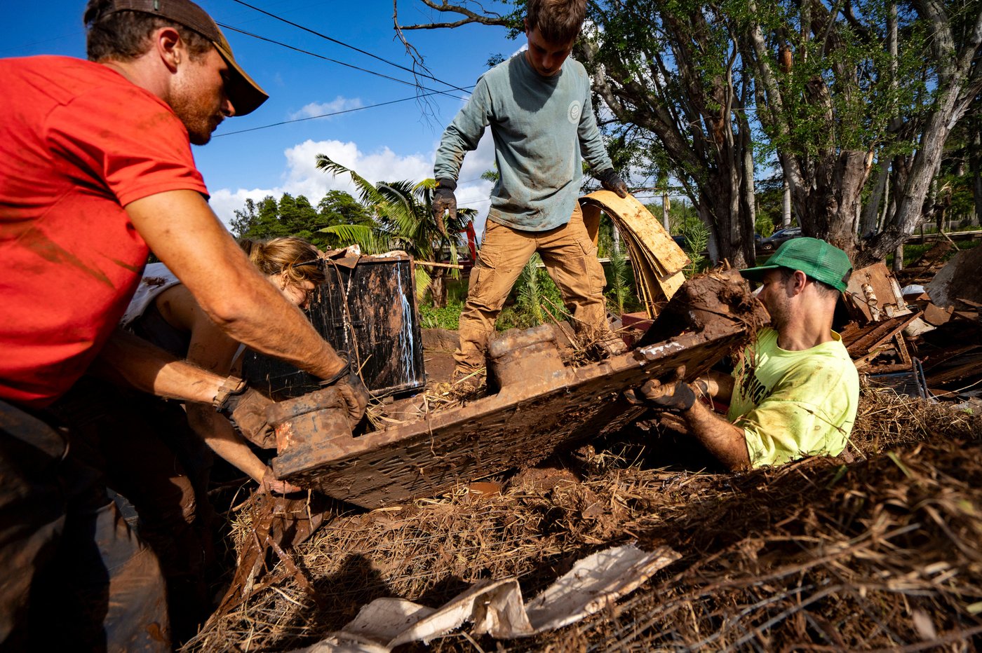 Hawaii digs out from another round of flooding after a surprise downpour, in photos | iNhome