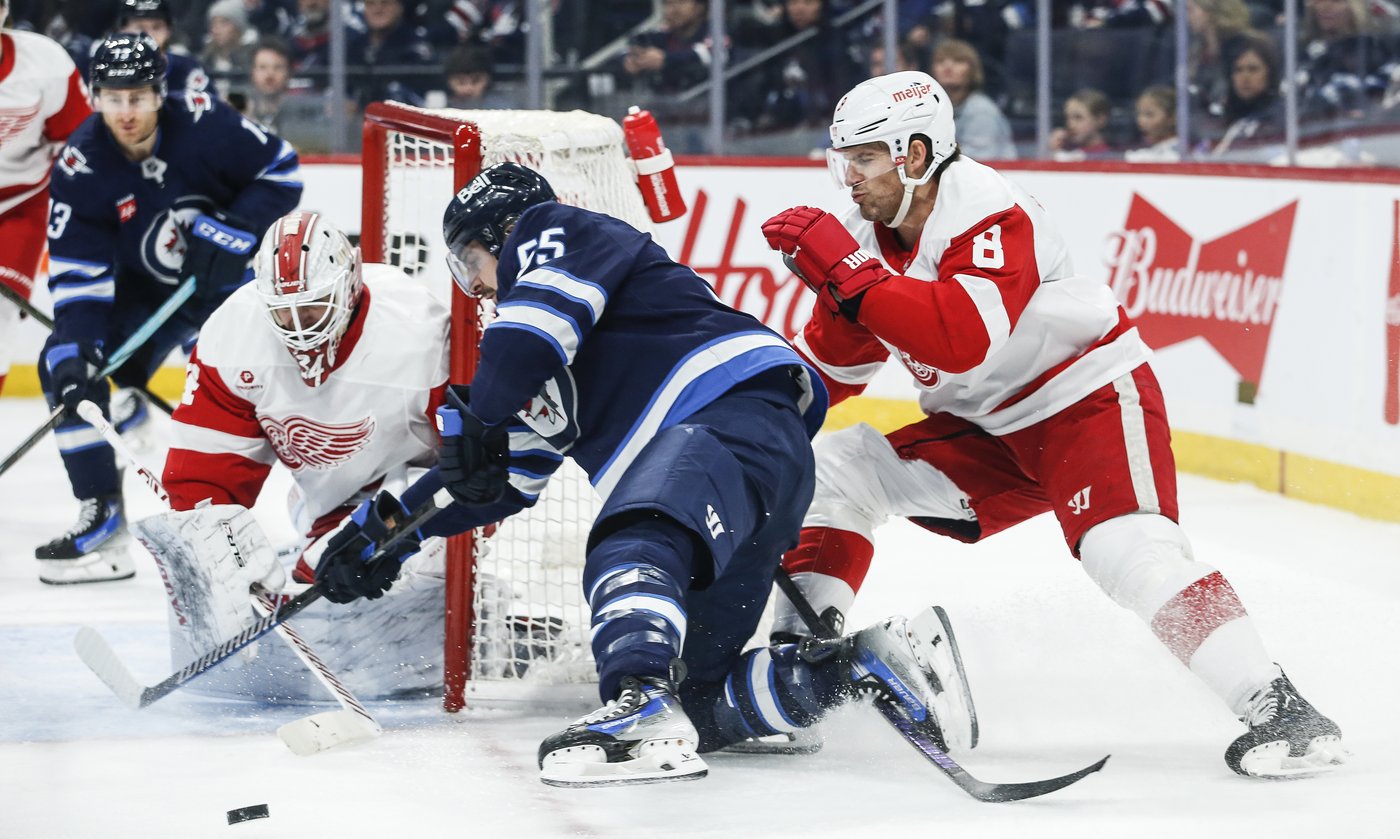 Red Wings soar past Jets 4-2 for fourth straight win | iNFOnews.ca