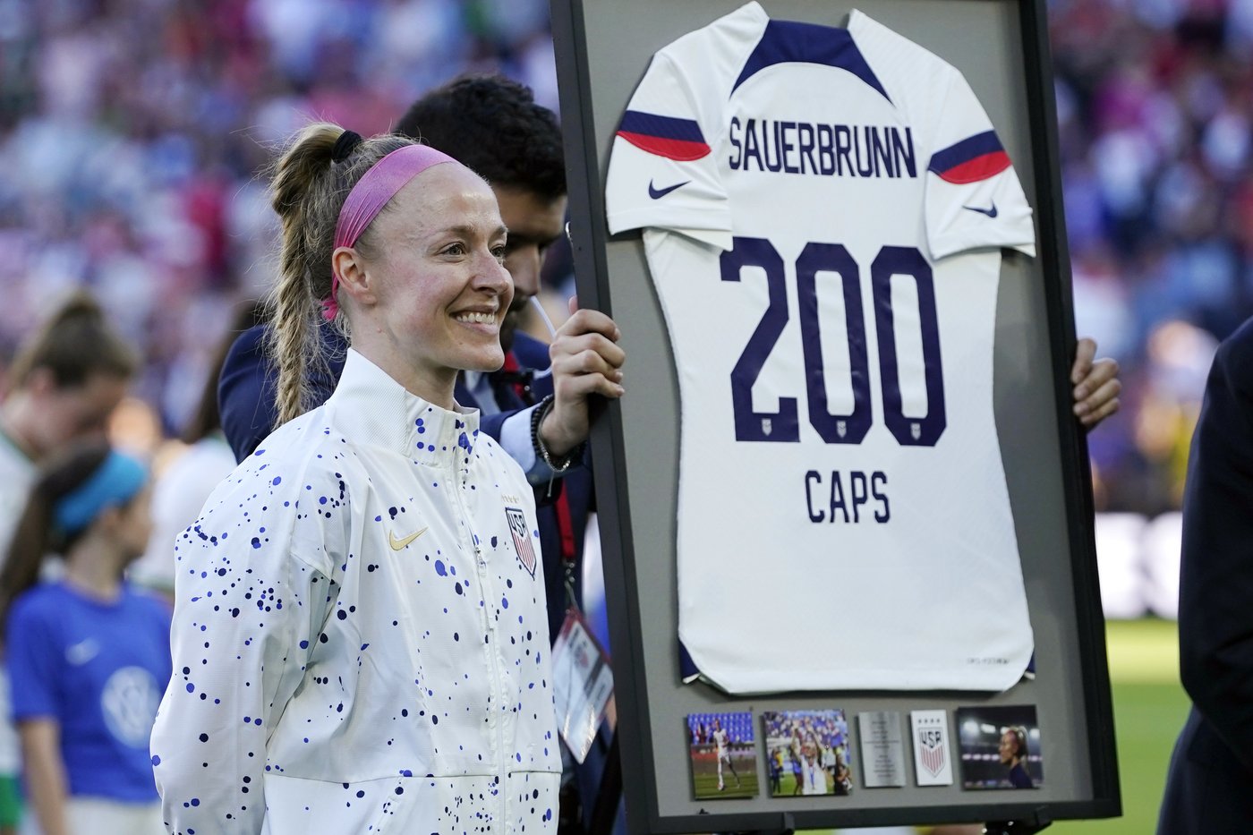US defender Becky Sauerbrunn retires from professional soccer after a 16-year international career | iNFOnews.ca