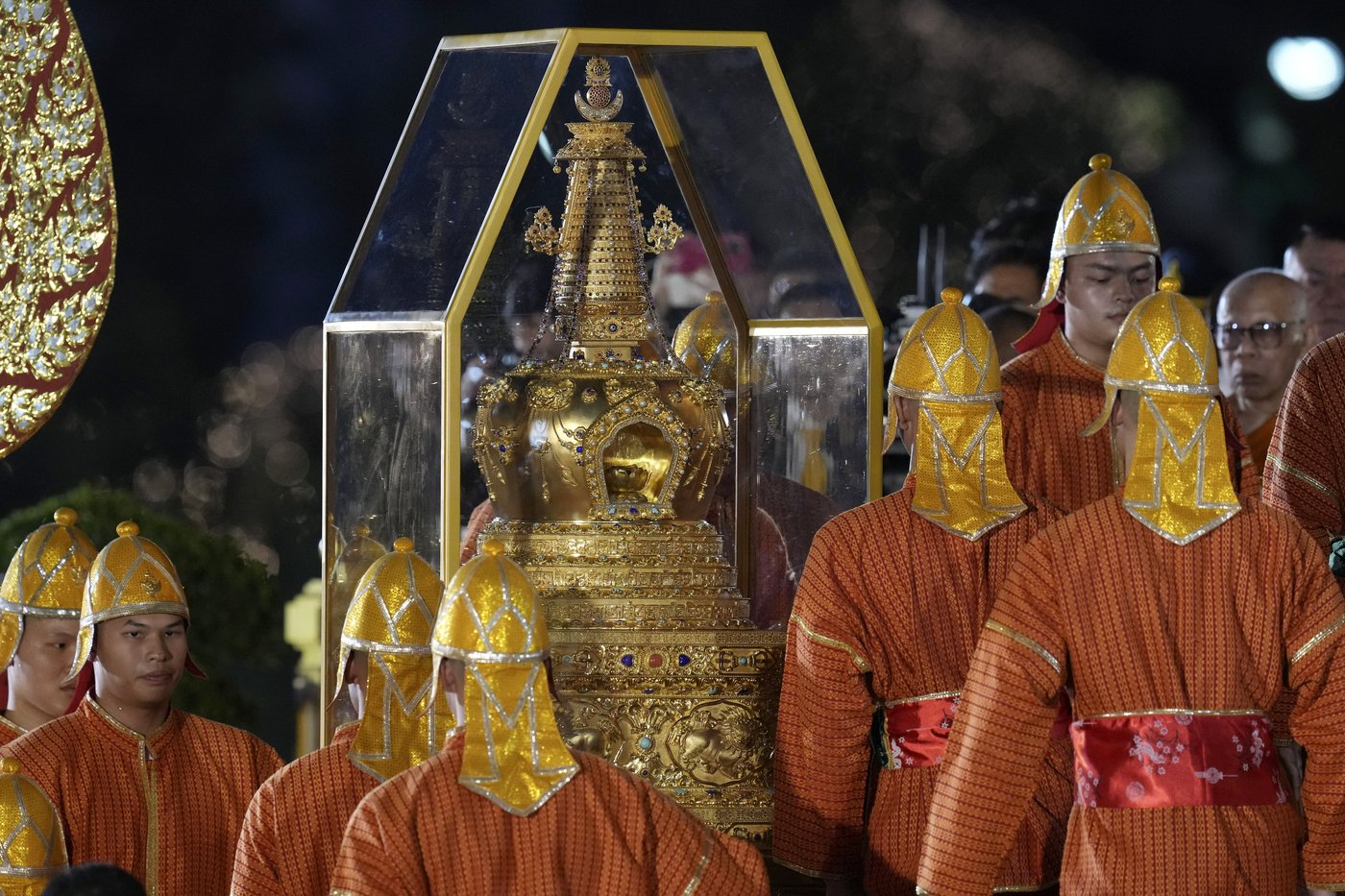 Relic of the Buddha loaned by China gets a warm welcome in Thailand | iNFOnews.ca Relic of the Buddha loaned by China gets a warm welcome in Thailand | iNFOnews.ca