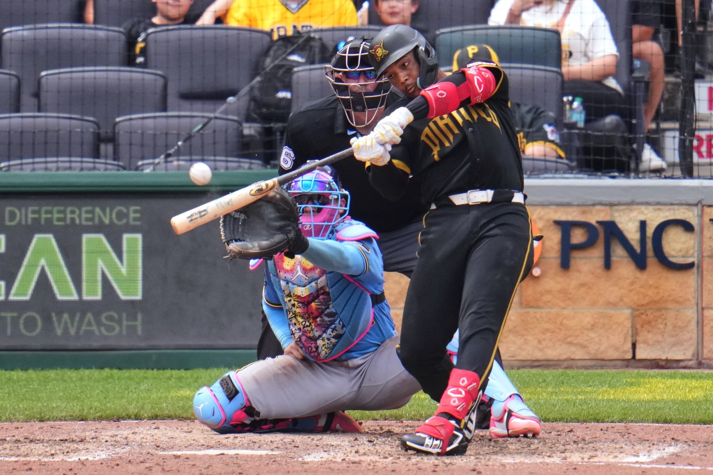 Esmerlyn Valdez's grand slam, two homers lead Pirates past Brewers 7-6 in first game of doubleheader | iNFOnews.ca