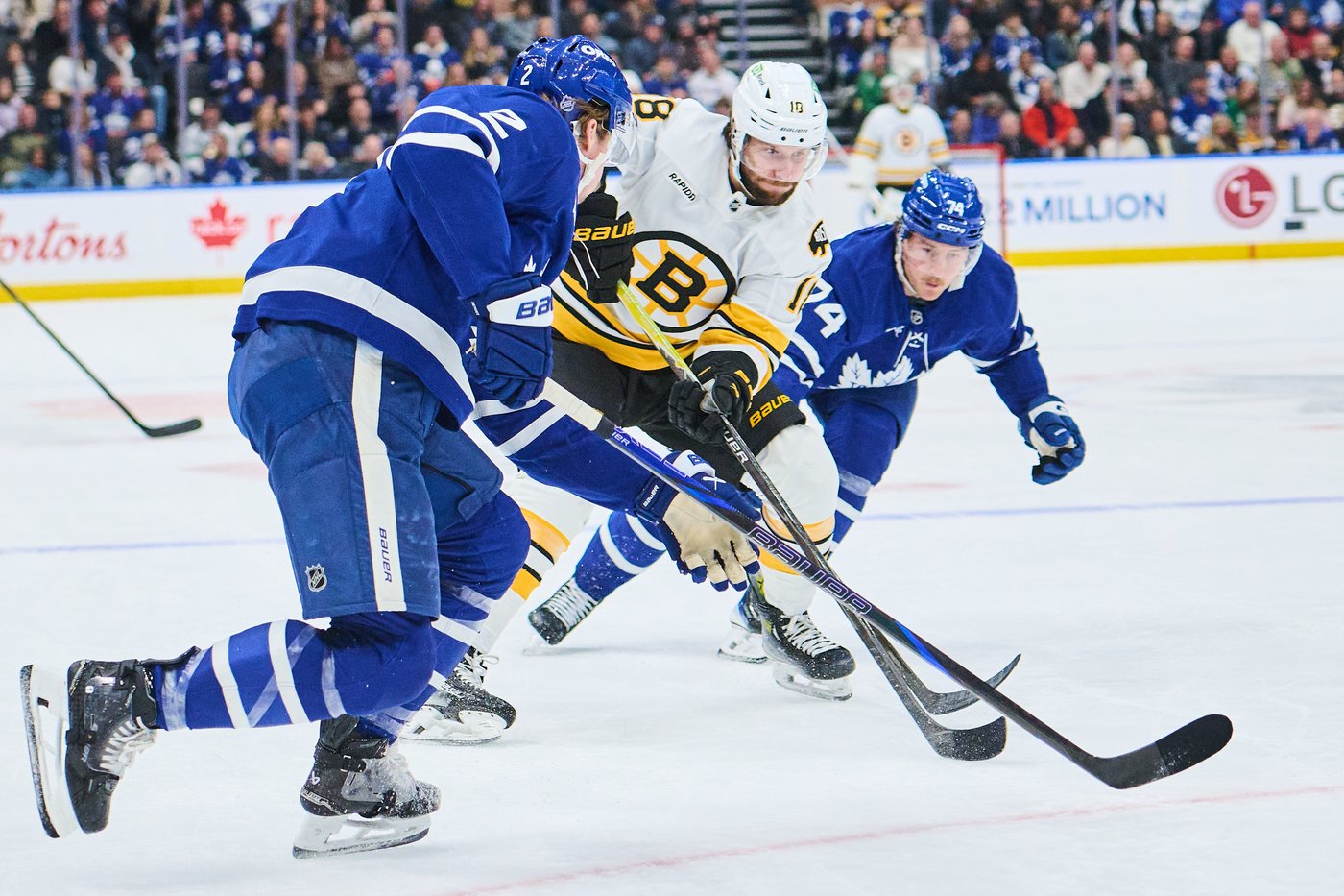 Fraser Minten scores against former team, Boston Bruins top Toronto Maple Leafs 5-3 | iNFOnews.ca Fraser Minten scores against former team, Boston Bruins top Toronto Maple Leafs 5-3 | iNFOnews.ca