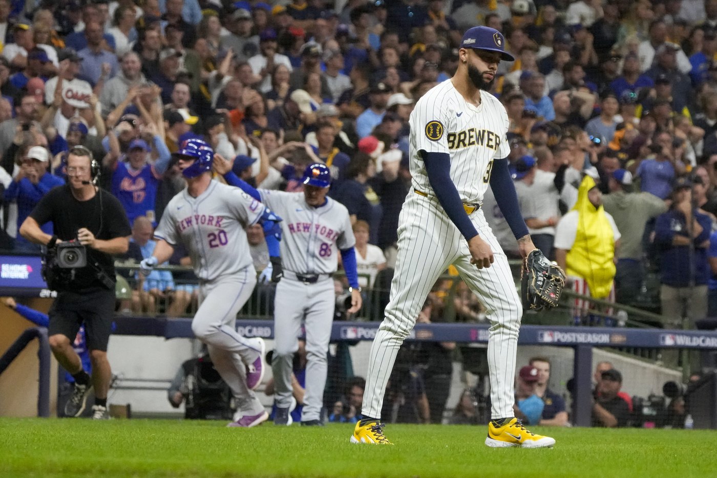 Mets advance in playoffs with 4-2 win over Brewers as Alonso homers to spark 9th-inning rally | iNFOnews.ca