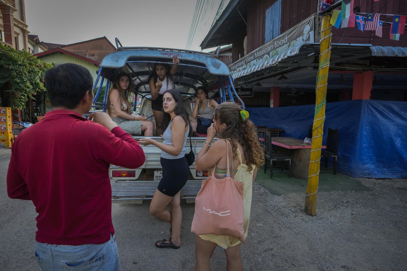Australian teen and British woman who drank tainted alcohol in Laos have died, bringing toll to 5 | iNFOnews.ca Australian teen and British woman who drank tainted alcohol in Laos have died, bringing toll to 5 | iNFOnews.ca