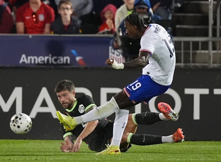 Wright and Roldan get Pochettino's attention 8 months ahead of World Cup | iNFOnews.ca