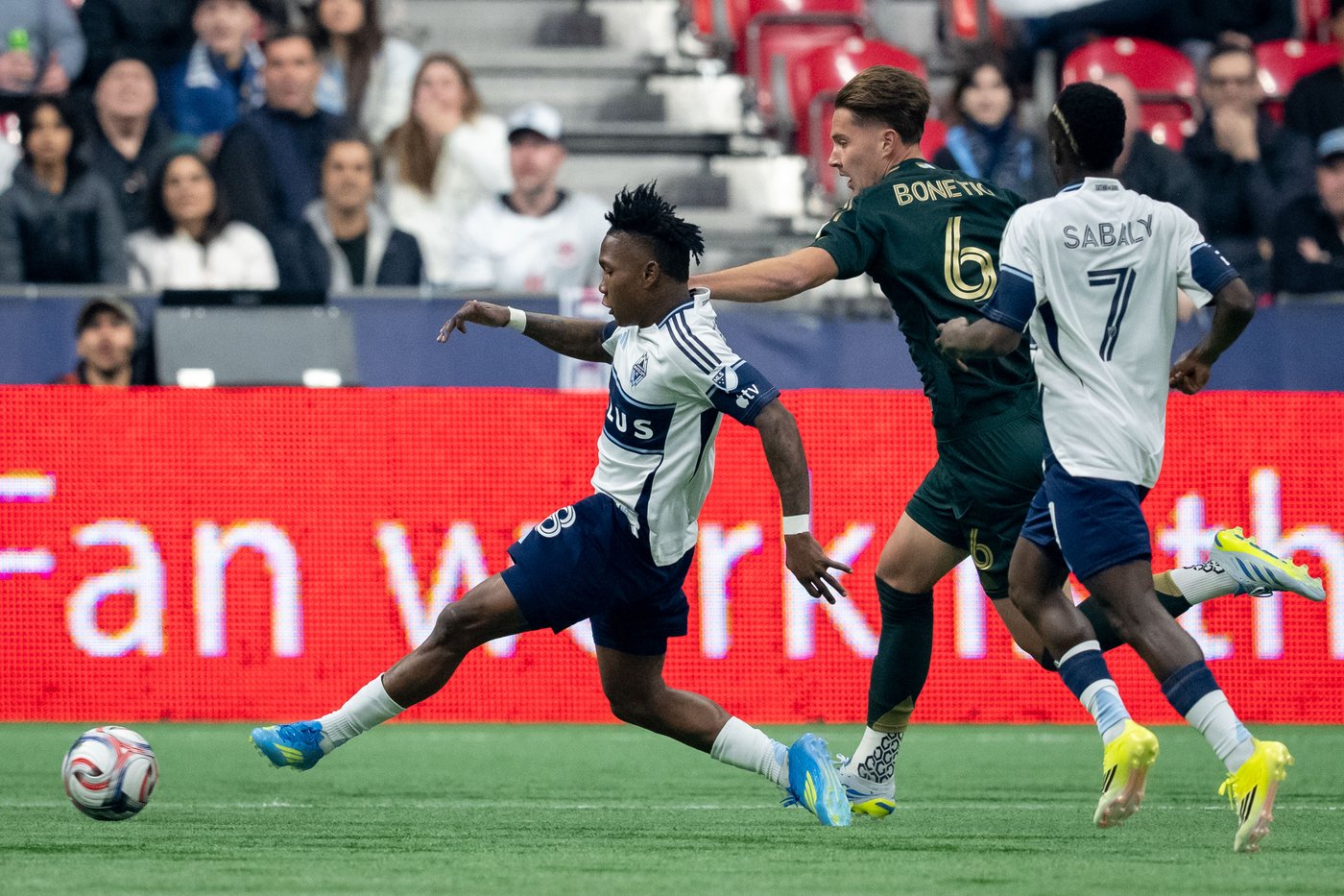 Two late goals lift Whitecaps to 3-2 come-from-behind victory over Timbers | iNFOnews.ca