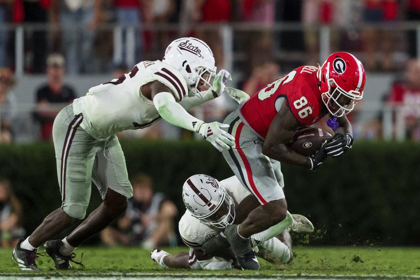 Beck passes for 459 yards and 3 TDs as No. 5 Georgia holds off Van Buren, Mississippi State 41-31 | iNFOnews.ca Beck passes for 459 yards and 3 TDs as No. 5 Georgia holds off Van Buren, Mississippi State 41-31 | iNFOnews.ca