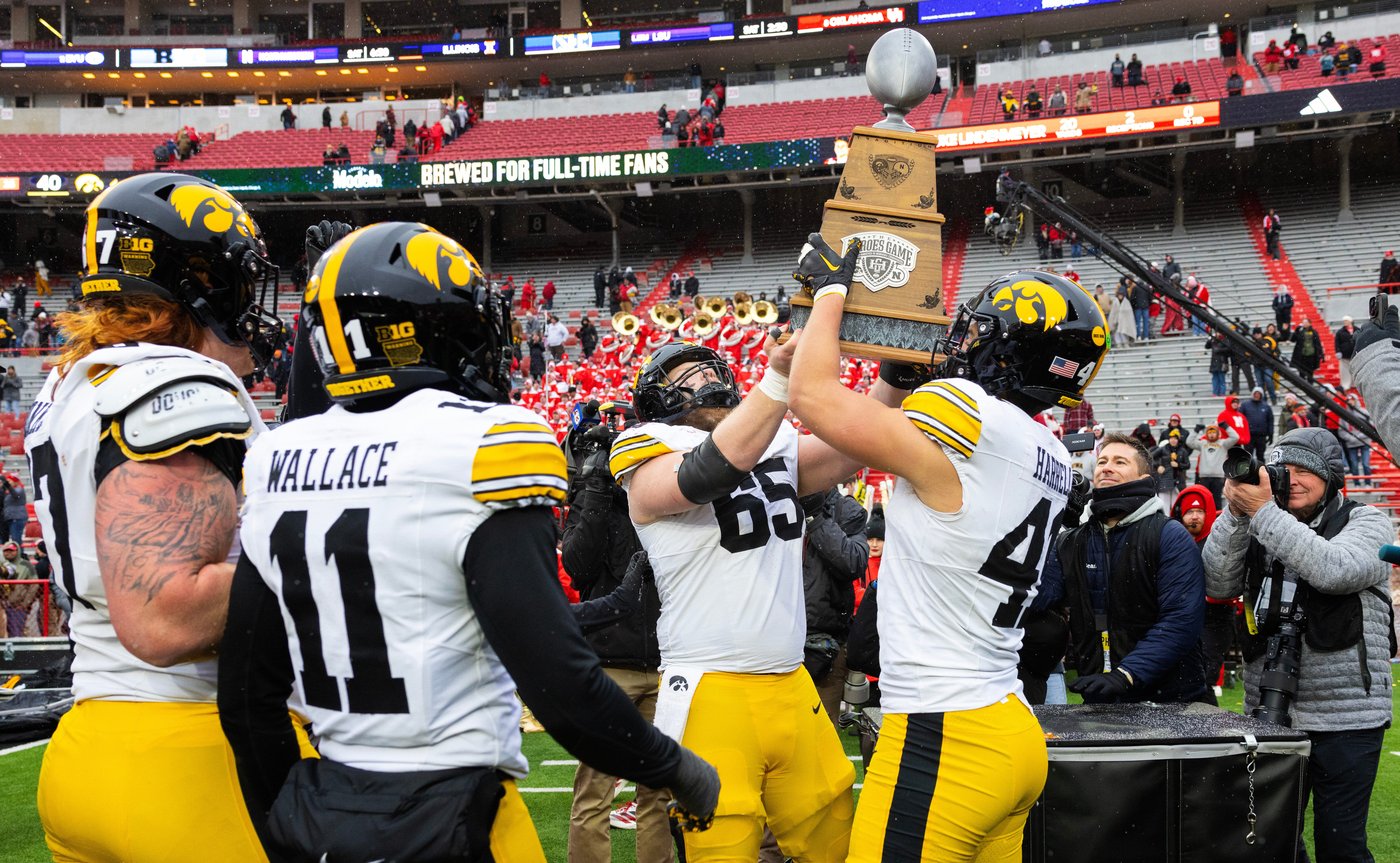Iowa beats Huskers for 10th time in 11 meetings, shutting them down in 2nd half on way to 40-16 rout | iNFOnews.ca
