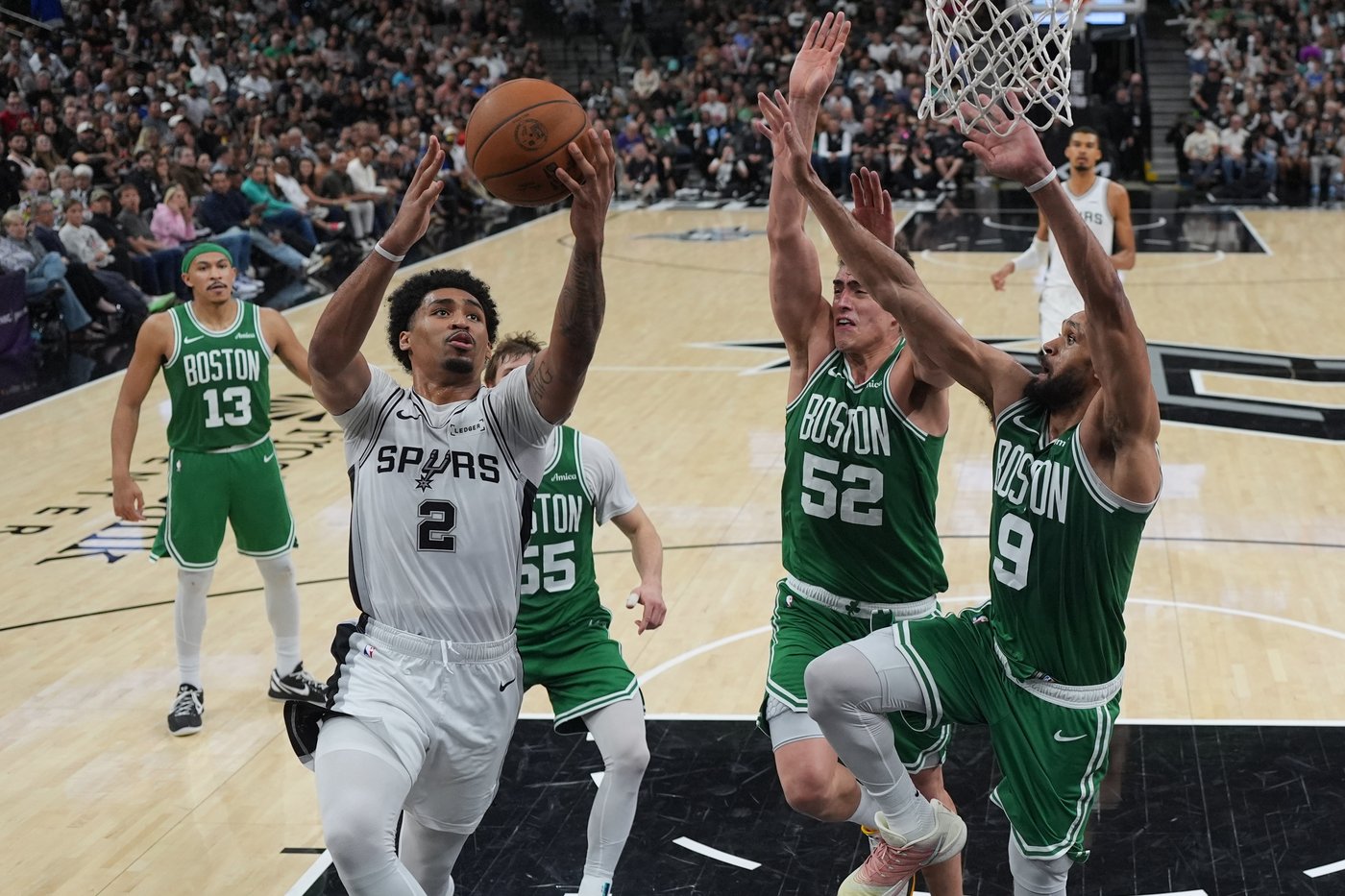 Wembanyama powers Spurs through physical victory over Celtics, 125-116 | iNFOnews.ca