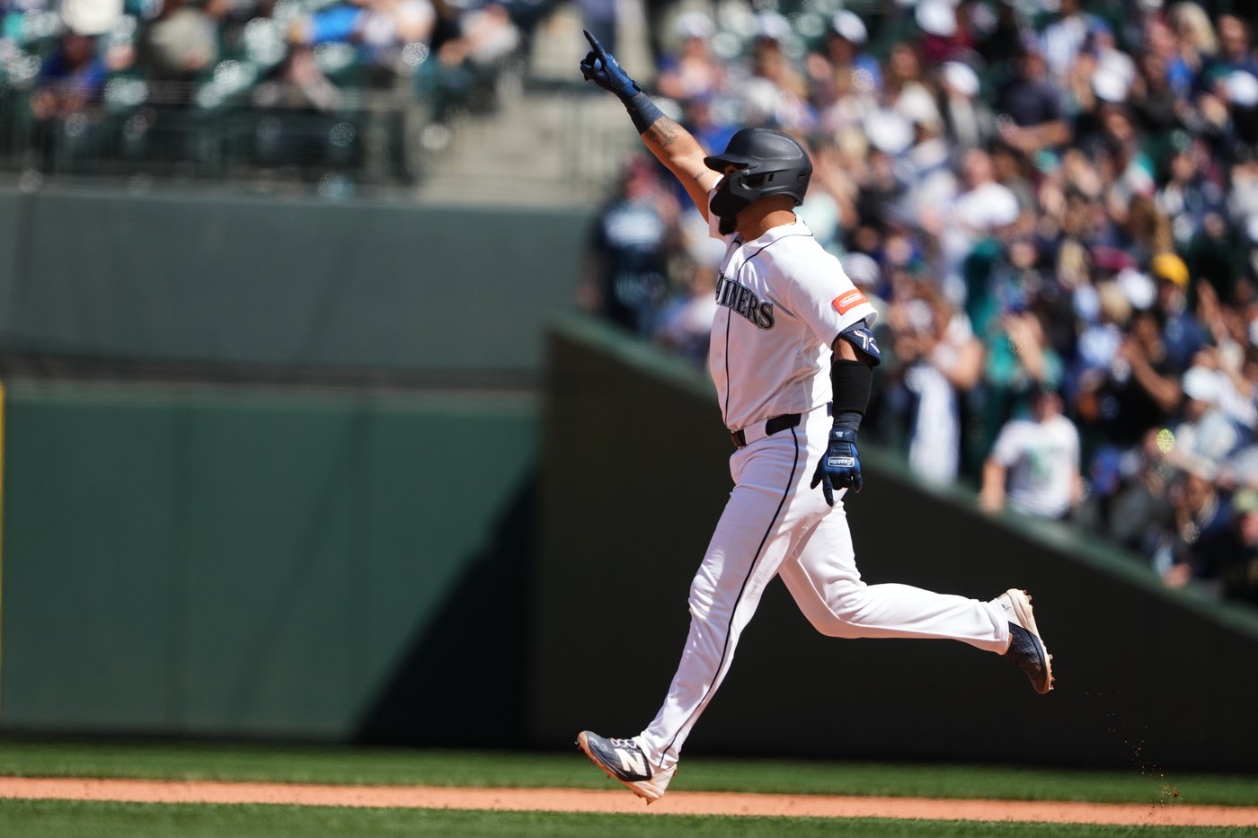 Jhonny Pereda hits 1st MLB home run as Mariners beat White Sox 5-4 to win 3-game series | iNFOnews.ca