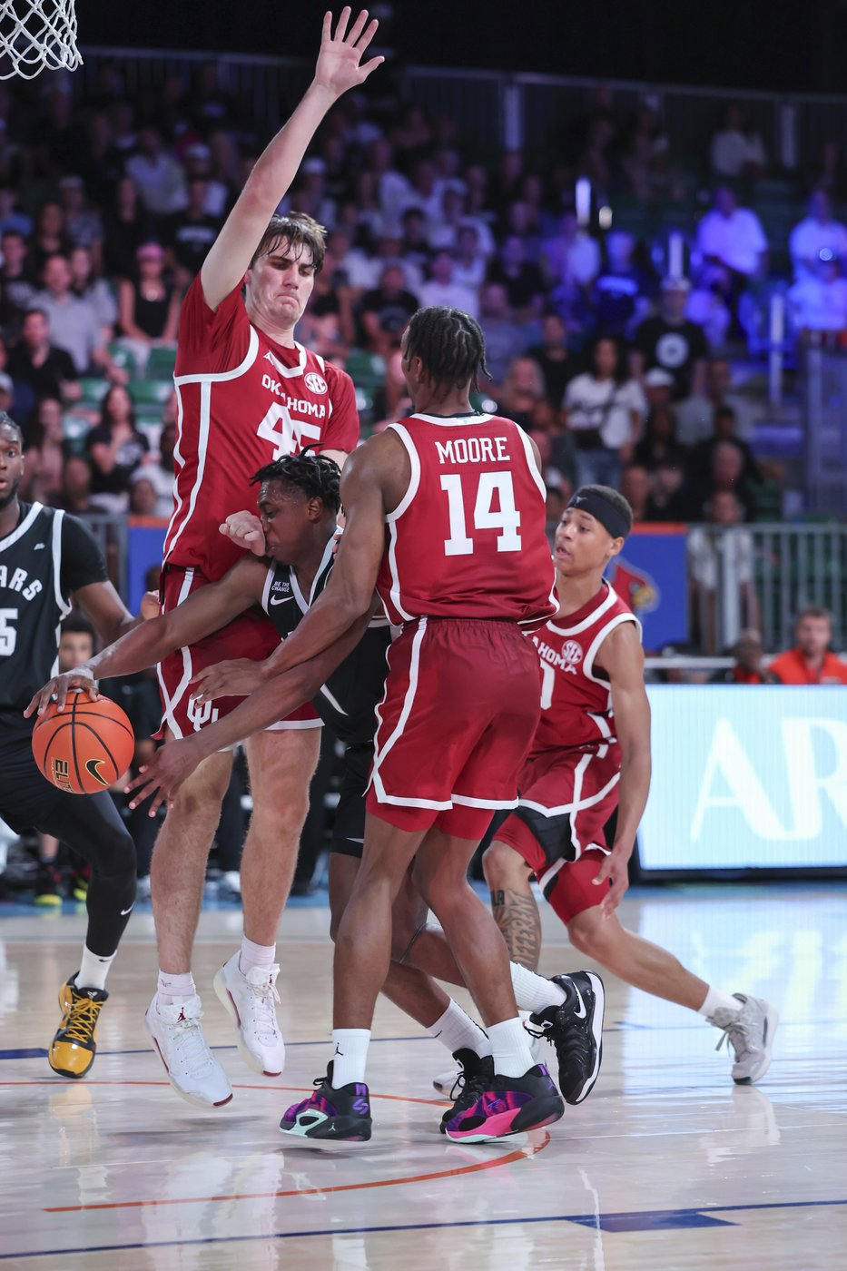 Oklahoma hangs on to beat Providence 79-77 in wild finish at Battle 4 Atlantis | iNFOnews.ca