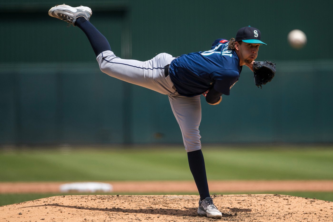 Refsnyder, Rodríguez hit 3-run HRs as Mariners top Athletics 9-1, move into 1st place in AL West | iNFOnews.ca