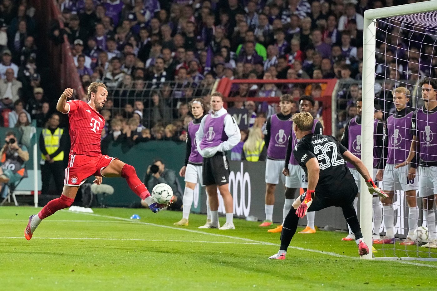 Kane scores 2 goals as Bayern begins German Cup defense with 4-1 win in Osnabrück | iNFOnews.ca Kane scores 2 goals as Bayern begins German Cup defense with 4-1 win in Osnabrück | iNFOnews.ca