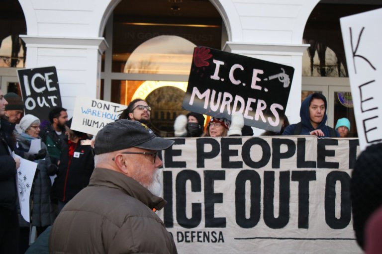 CP NewsAlert: B.C.-based Pattison says ICE warehouse sale won't proceed | iNFOnews.ca