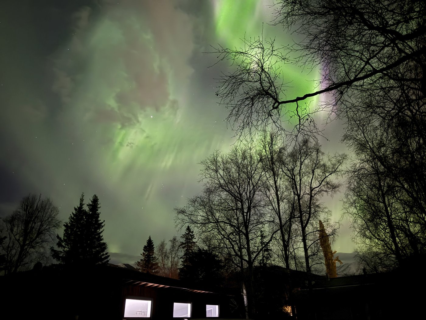 What's behind the northern lights that dazzled the sky farther south than normal | iNFOnews.ca