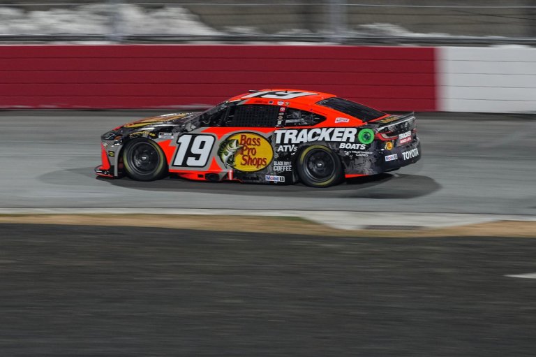 Kyle Busch grabs Daytona 500 pole, chasing a win that has eluded him for 20 starts | iNFOnews.ca