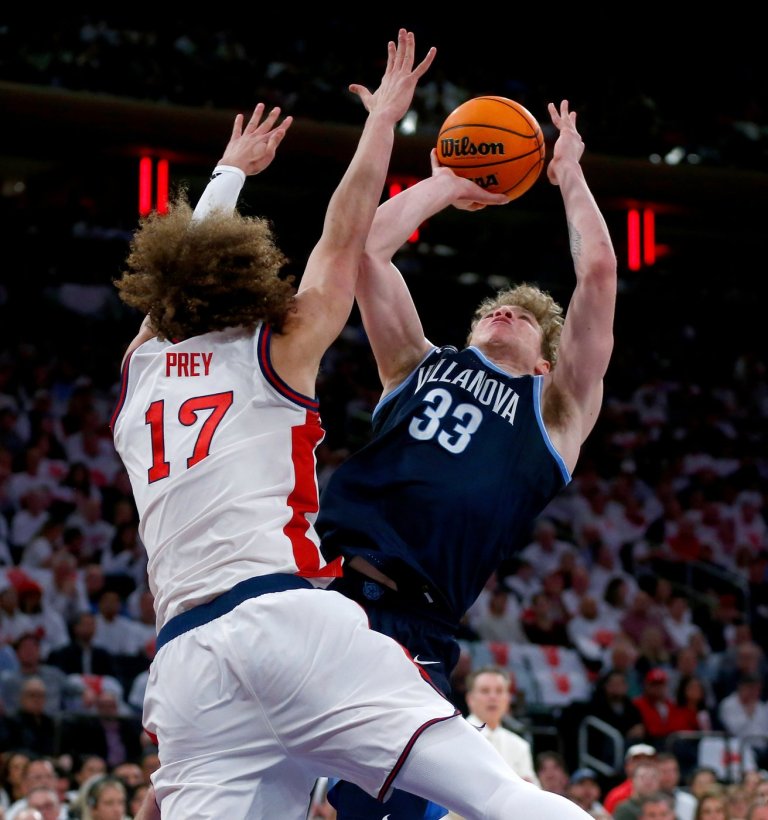 Villanova starting forward Matt Hodge injured against No. 15 St. John's | iNFOnews.ca