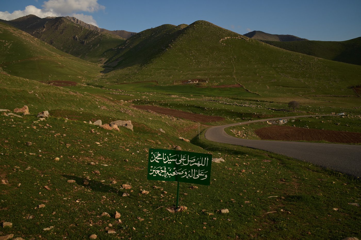 Tradition and worry at an iftar gathering near the Iran-Iraq border in photos | iNFOnews.ca