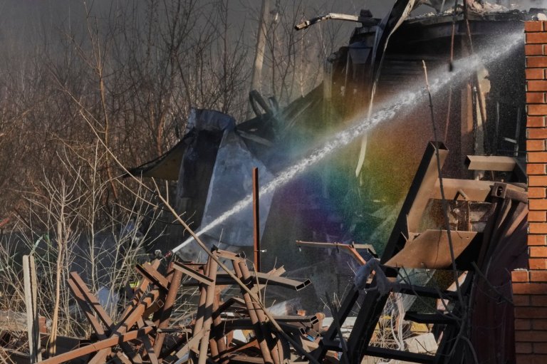 Russian strike on the Kyiv region kills 4 and wounds at least 15, with peace talks stalled | iNFOnews.ca