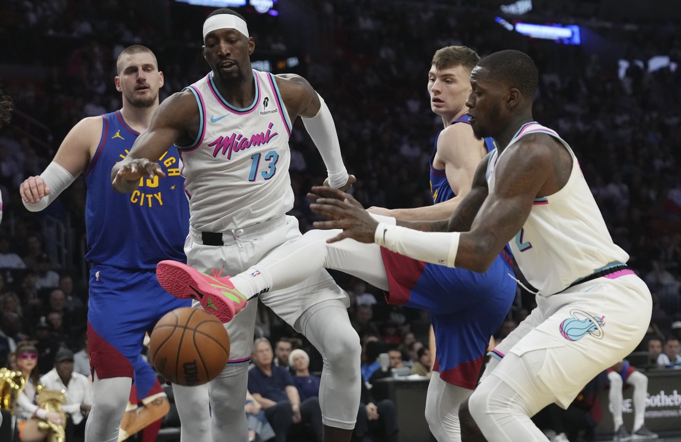 Murray scores 30 points, Jokic has another triple-double to help Nuggets roll past Butler and Heat | iNFOnews.ca