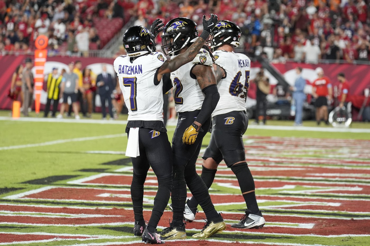Lamar Jackson throws for 281 yards, 5 TDs to lead streaking Ravens to 41-31 victory over Buccaneers | iNFOnews.ca