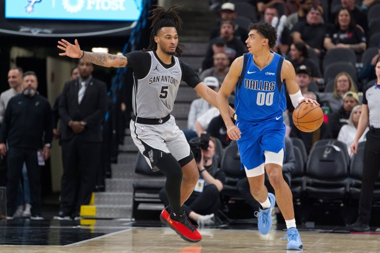 The ball bounced Castle's way for a career-high 40 points in triple-double in Spurs' win over Mavs | iNFOnews.ca
