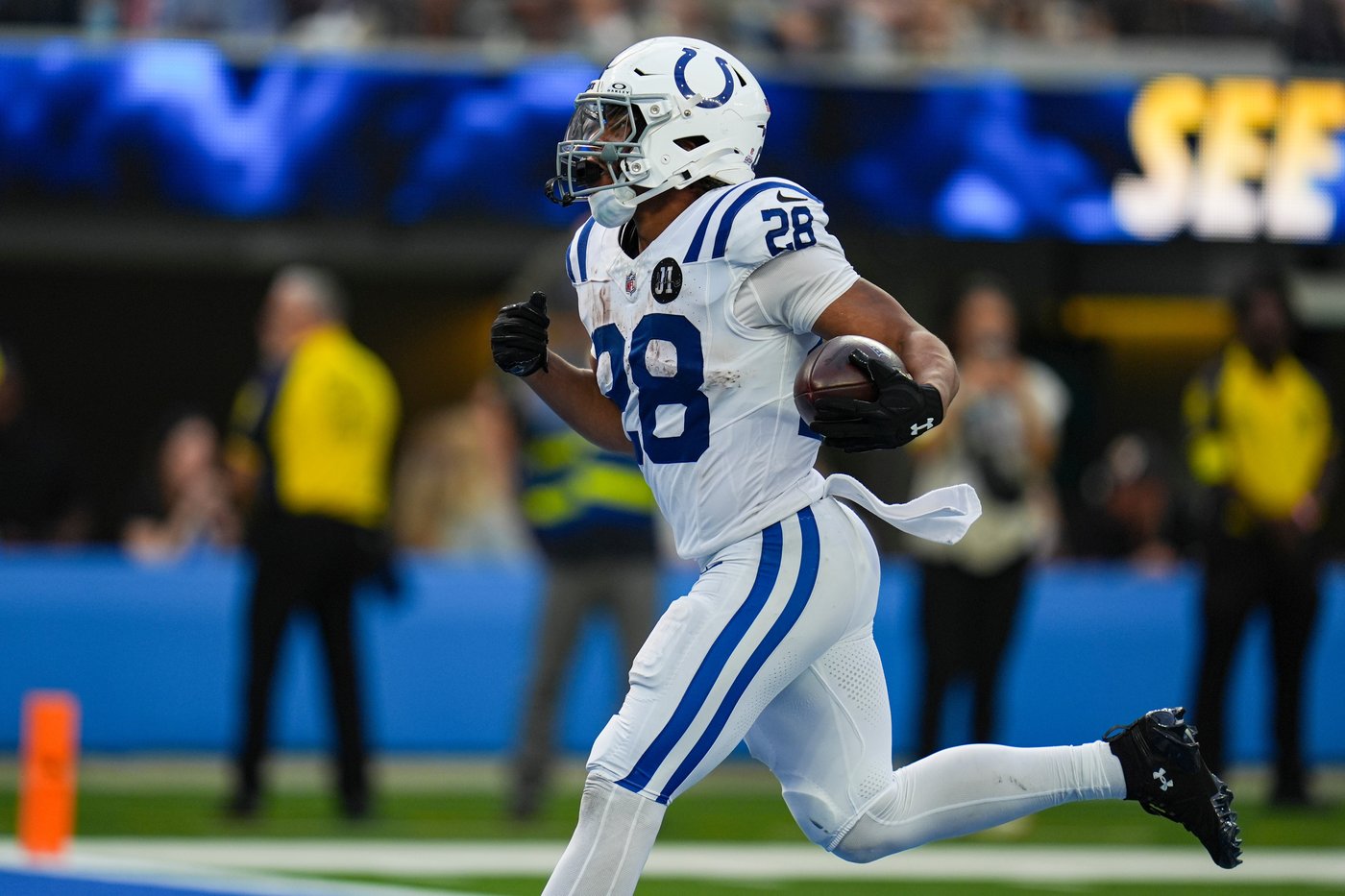 Jonathan Taylor scores 3 touchdowns and Colts beat Chargers 38-24 for NFL-leading 6th victory | iNFOnews.ca Jonathan Taylor scores 3 touchdowns and Colts beat Chargers 38-24 for NFL-leading 6th victory | iNFOnews.ca