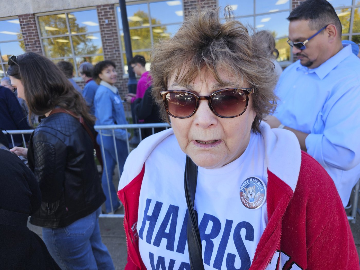 Harris campaign features less talk of joy and more head-on digs at Trump as Election Day nears | iNFOnews.ca Harris campaign features less talk of joy and more head-on digs at Trump as Election Day nears | iNFOnews.ca