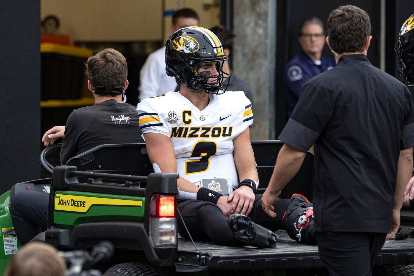 Missouri QB Beau Pribula carted off field with dislocated left ankle against No. 10 Vanderbilt | iNFOnews.ca Missouri QB Beau Pribula carted off field with dislocated left ankle against No. 10 Vanderbilt | iNFOnews.ca