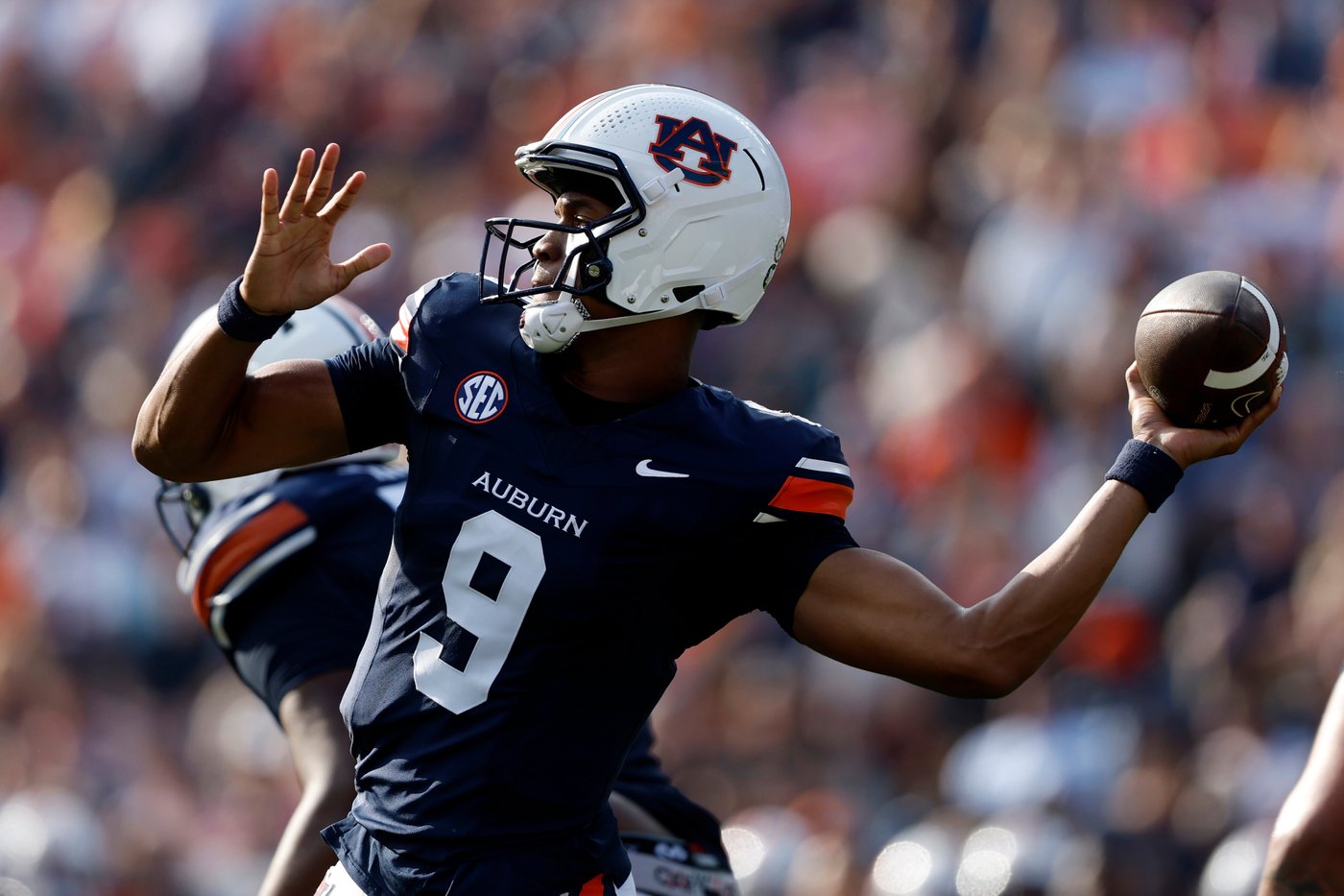Deuce Knight accounts for 6 TDs in his first career start as Auburn rolls Mercer 62-17 | iNFOnews.ca Deuce Knight accounts for 6 TDs in his first career start as Auburn rolls Mercer 62-17 | iNFOnews.ca