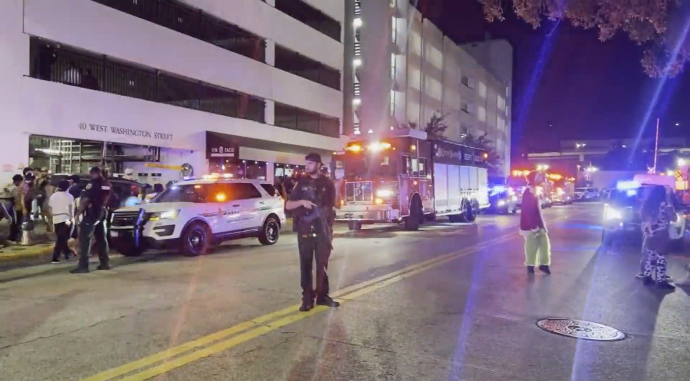 Shootings kill 2 and wound 7 during Halloween celebrations in Orlando | iNFOnews.ca