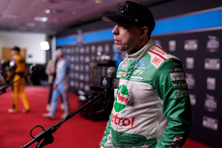 Brad Keselowski's broken leg was so painful that he thought a hacksaw would feel better | iNFOnews.ca