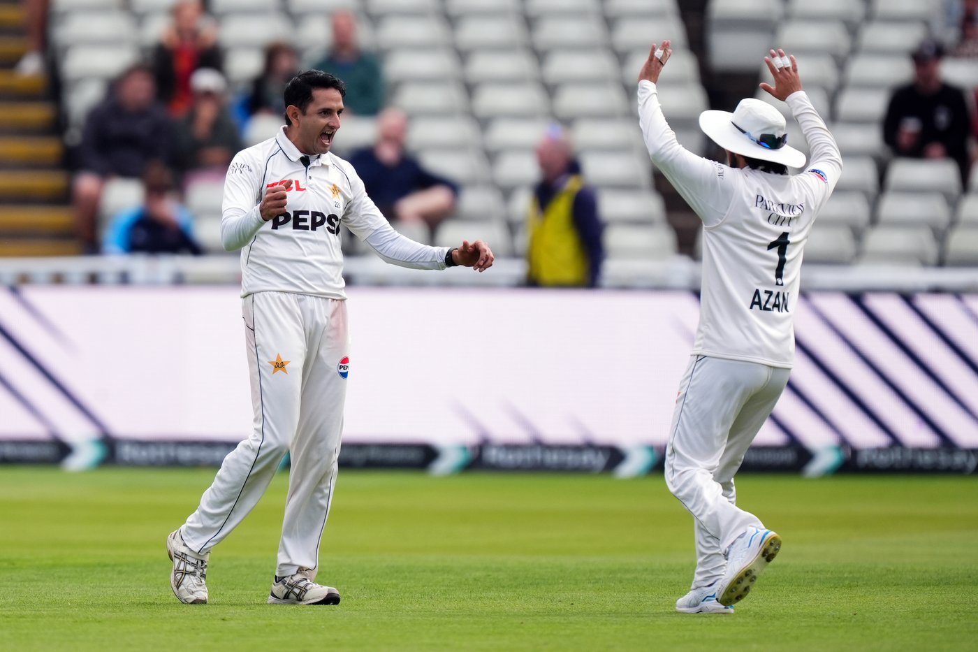 England overcomes early scare to win 3rd cricket test against Pakistan and sweep series | iNFOnews.ca England overcomes early scare to win 3rd cricket test against Pakistan and sweep series | iNFOnews.ca
