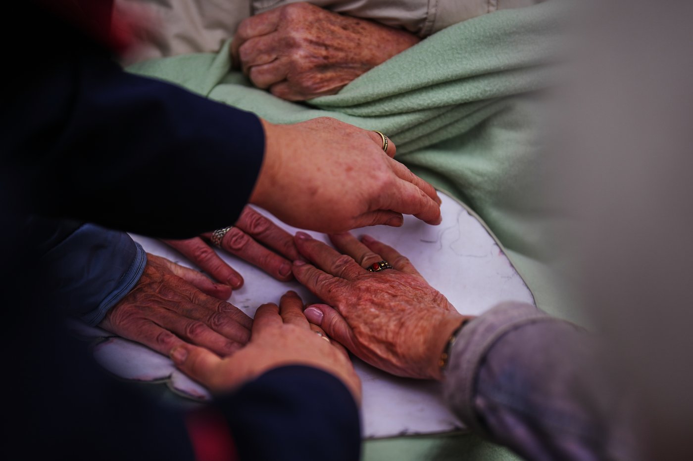 People living with dementia are often overlooked. This tour at the Berlin Zoo seeks to change that | iNFOnews.ca