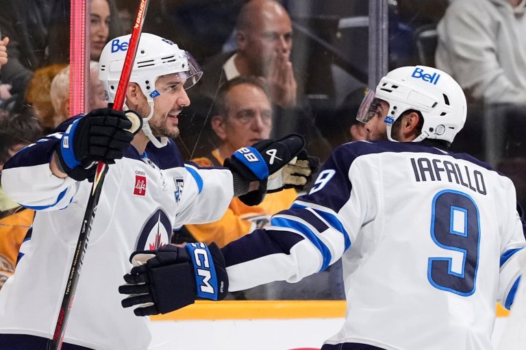 Nino Niederreiter scores twice in the Jets' 5-2 victory over the Predators | iNFOnews.ca