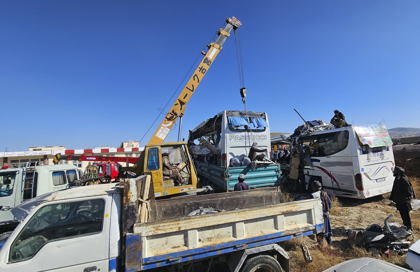 Two highway crashes in southeastern Afghanistan kill 50 people and injure 76 | iNFOnews.ca Two highway crashes in southeastern Afghanistan kill 50 people and injure 76 | iNFOnews.ca
