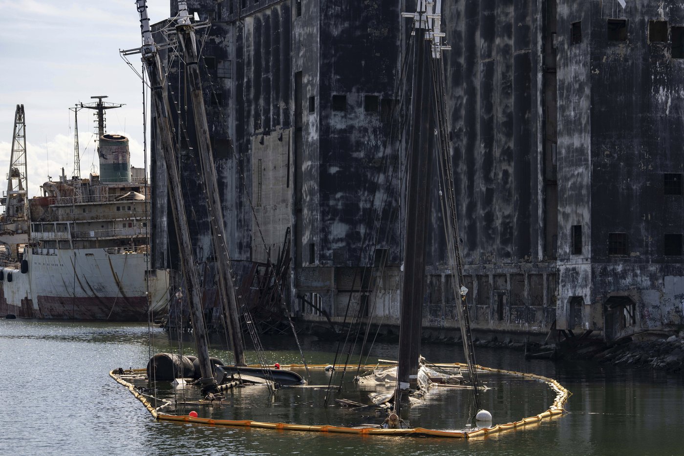 Schooners that graced a Maine-themed quarter or hosted Cousteau rest at the bottom of a NYC canal | iNFOnews.ca Schooners that graced a Maine-themed quarter or hosted Cousteau rest at the bottom of a NYC canal | iNFOnews.ca