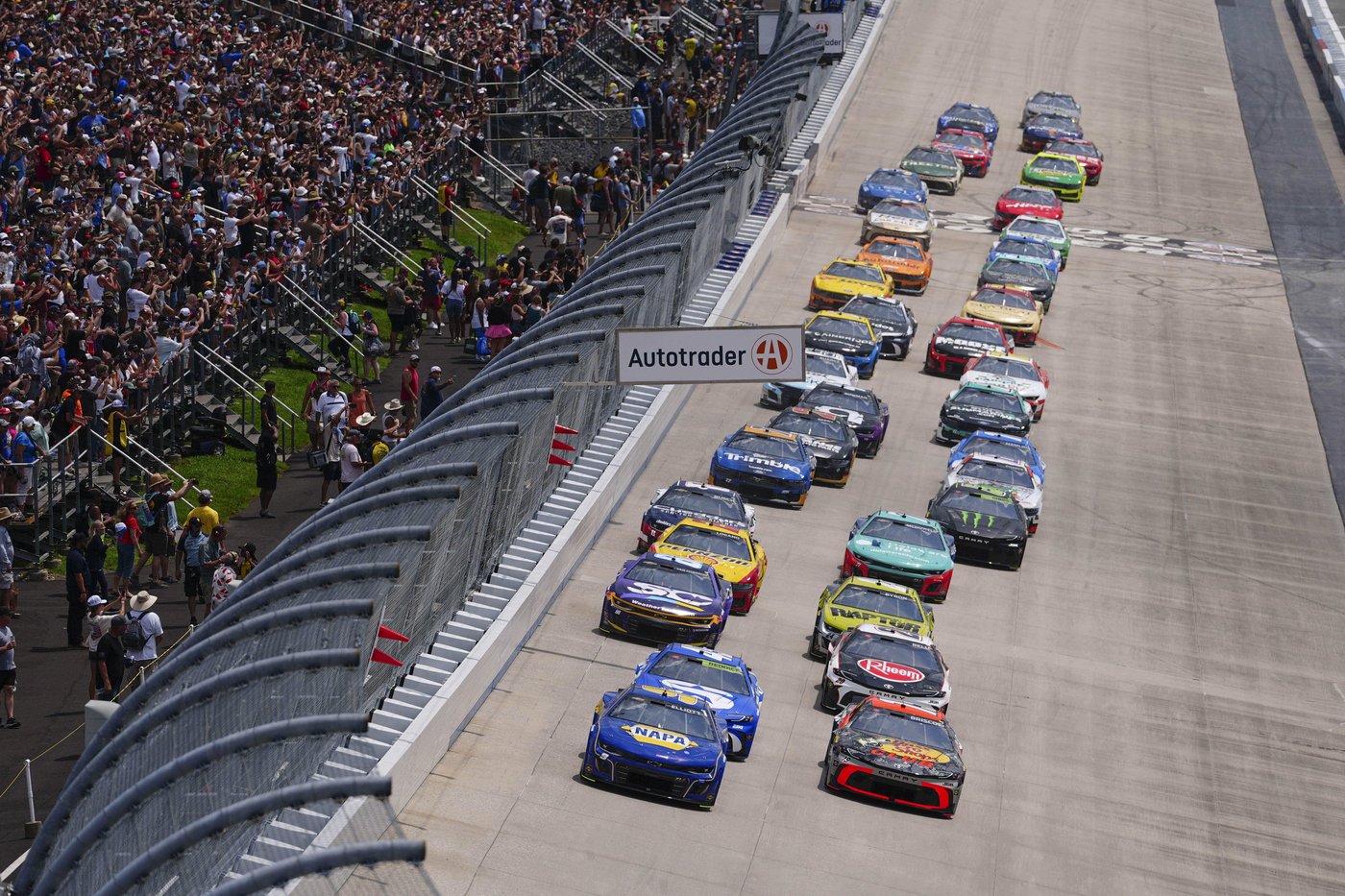 Denny Hamlin survives rain delay, overtime finish to win for 2nd straight year at Dover | iNFOnews.ca