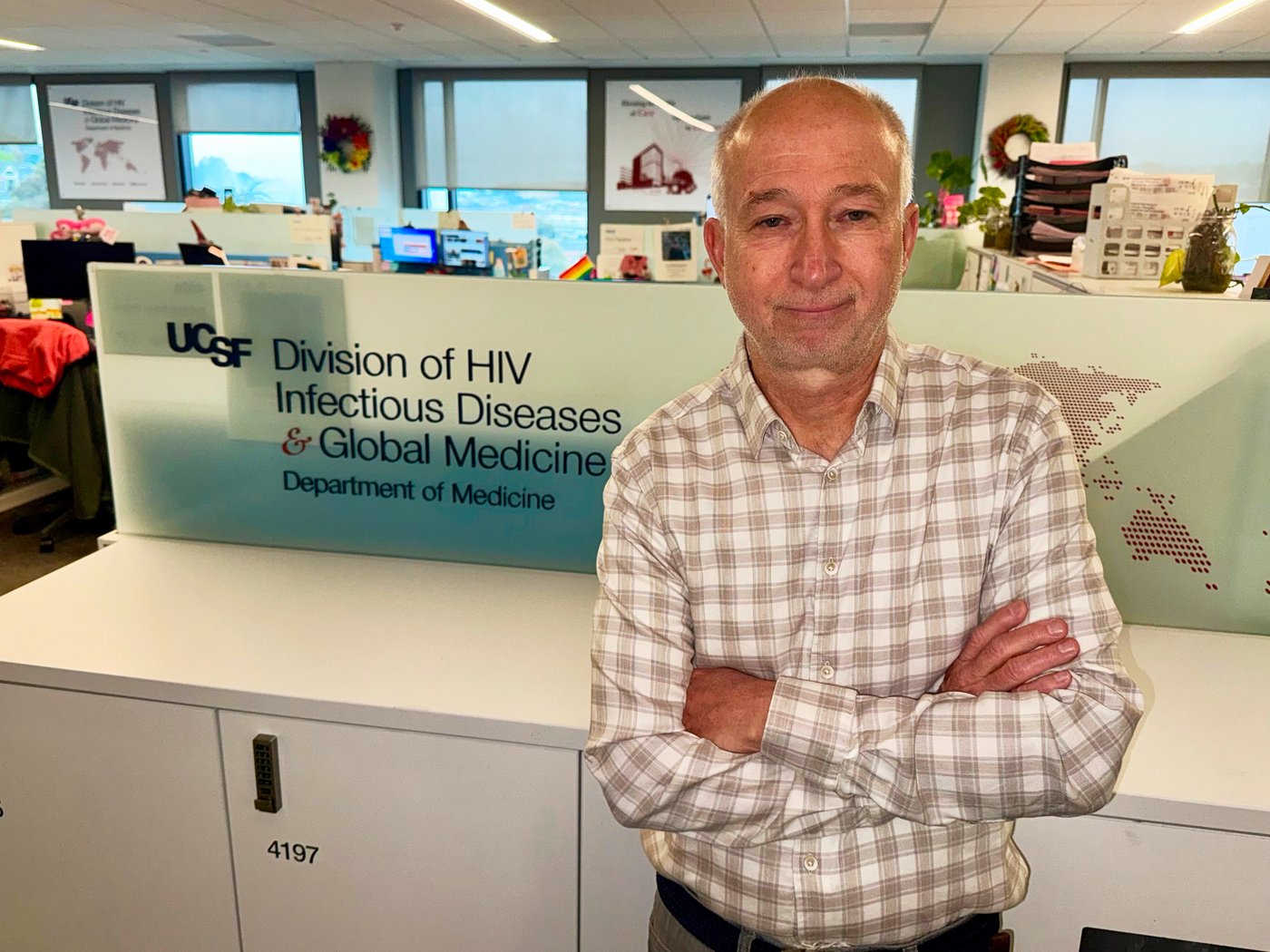 Small study hints that revving up immune cells might help fight HIV | iNFOnews.ca