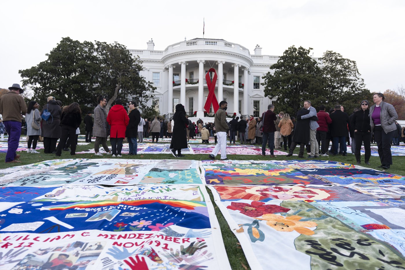 Biden displays AIDS Memorial Quilt at White House to observe World AIDS Day | iNFOnews.ca Biden displays AIDS Memorial Quilt at White House to observe World AIDS Day | iNFOnews.ca