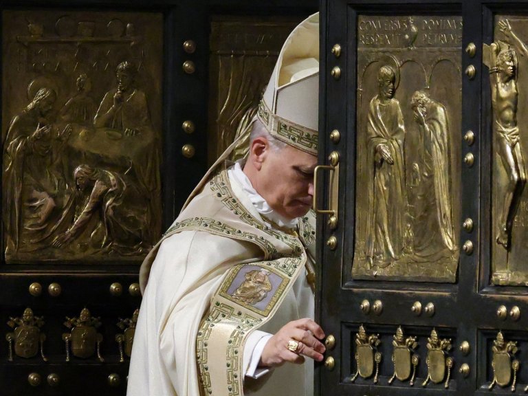 Pope closes 2025 Holy Year and signals his pontificate can now begin in earnest | iNFOnews.ca