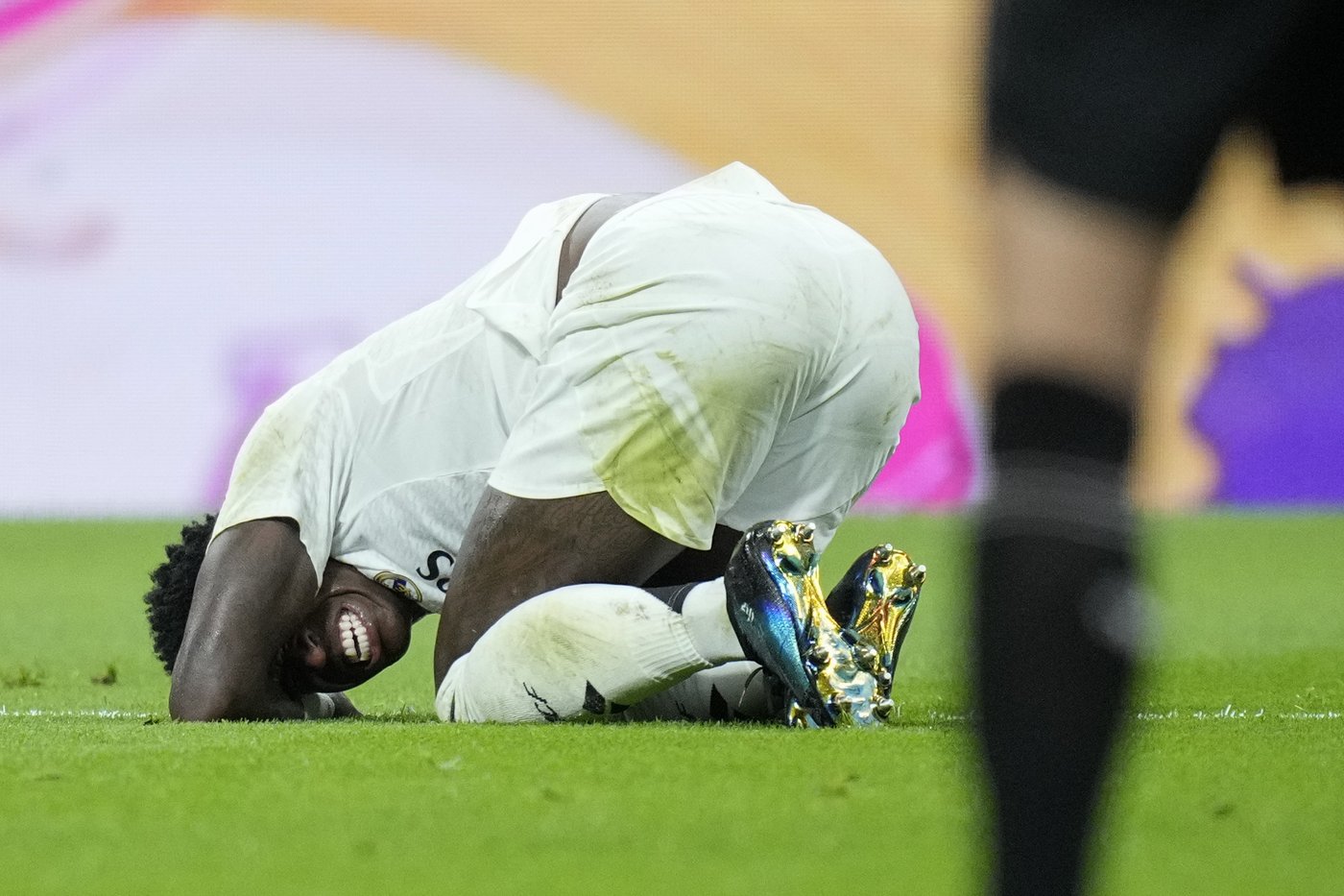 Real Madrid extends Carvajal's contract after tests show knee-ligament injury. Vinicius also hurt | iNFOnews.ca