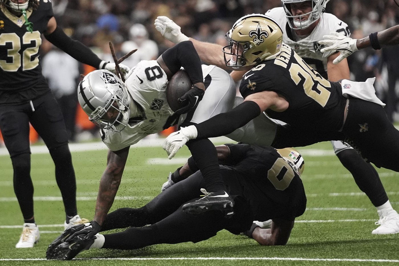 Brock Bowers sets NFL rookie records as the Raiders roll to a 25-10 victory over the Saints | iNFOnews.ca Brock Bowers sets NFL rookie records as the Raiders roll to a 25-10 victory over the Saints | iNFOnews.ca